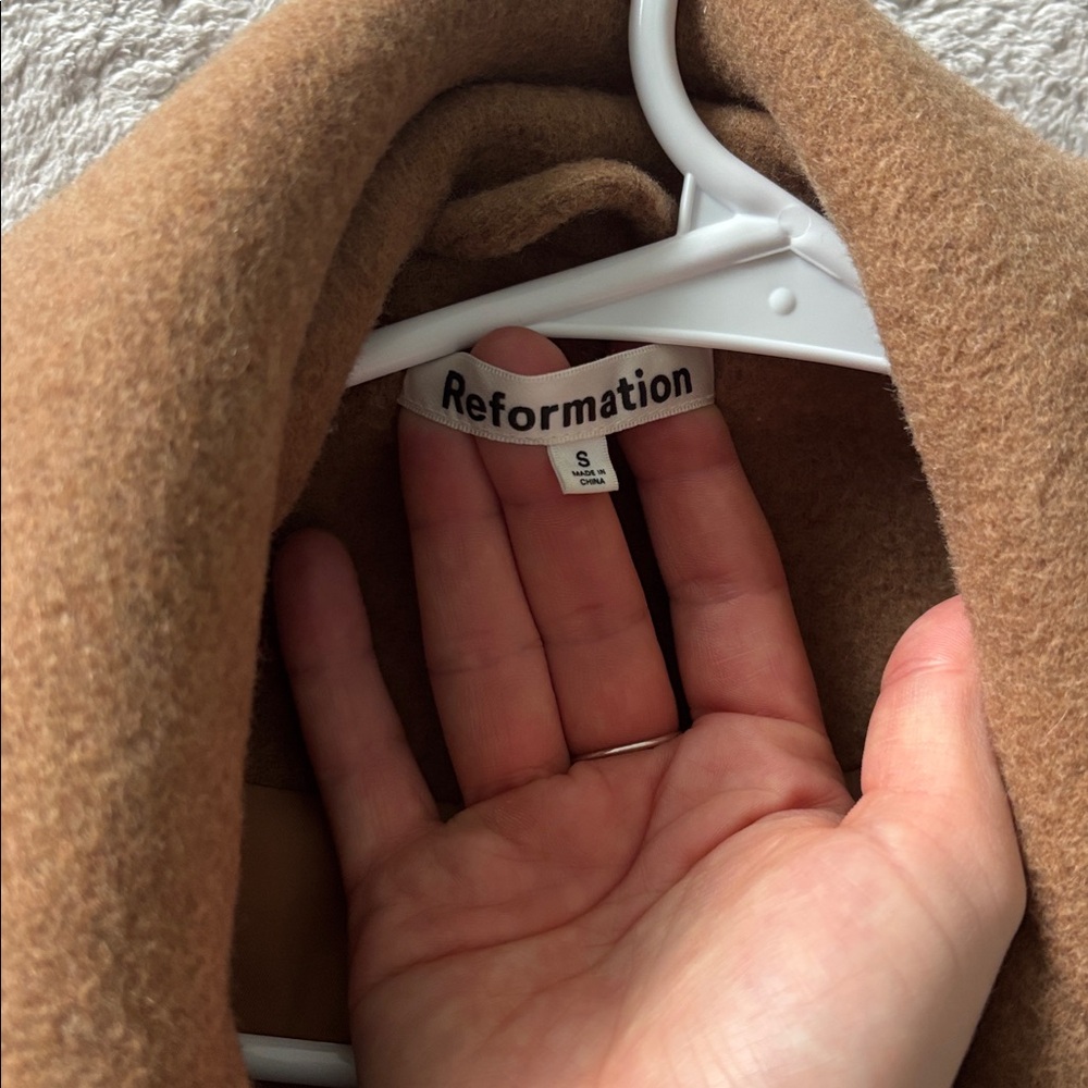 Reformation Sierra Oversized Coat in Camel - Picture 9 of 12